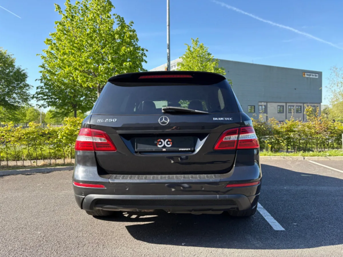 Mercedes-Benz GLE AMG AUTO *SHADOW EDITION *FRESH - Image 4