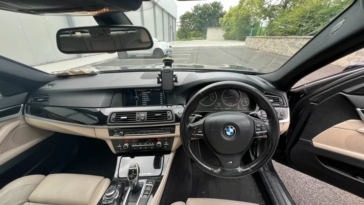 BMW 5-Series 2012 - Image 2