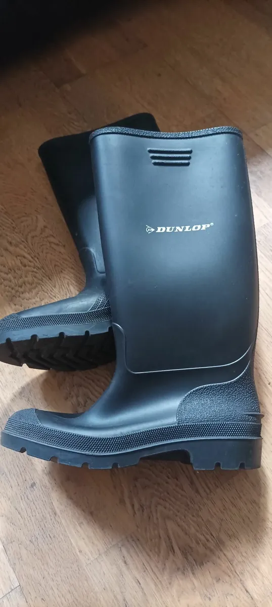 Dunlop Wellington Boots - Image 1