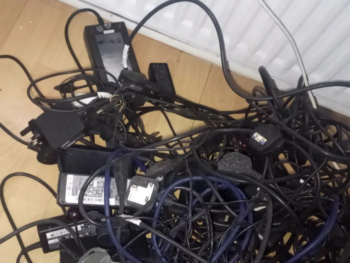 Laptop chargers - Image 3