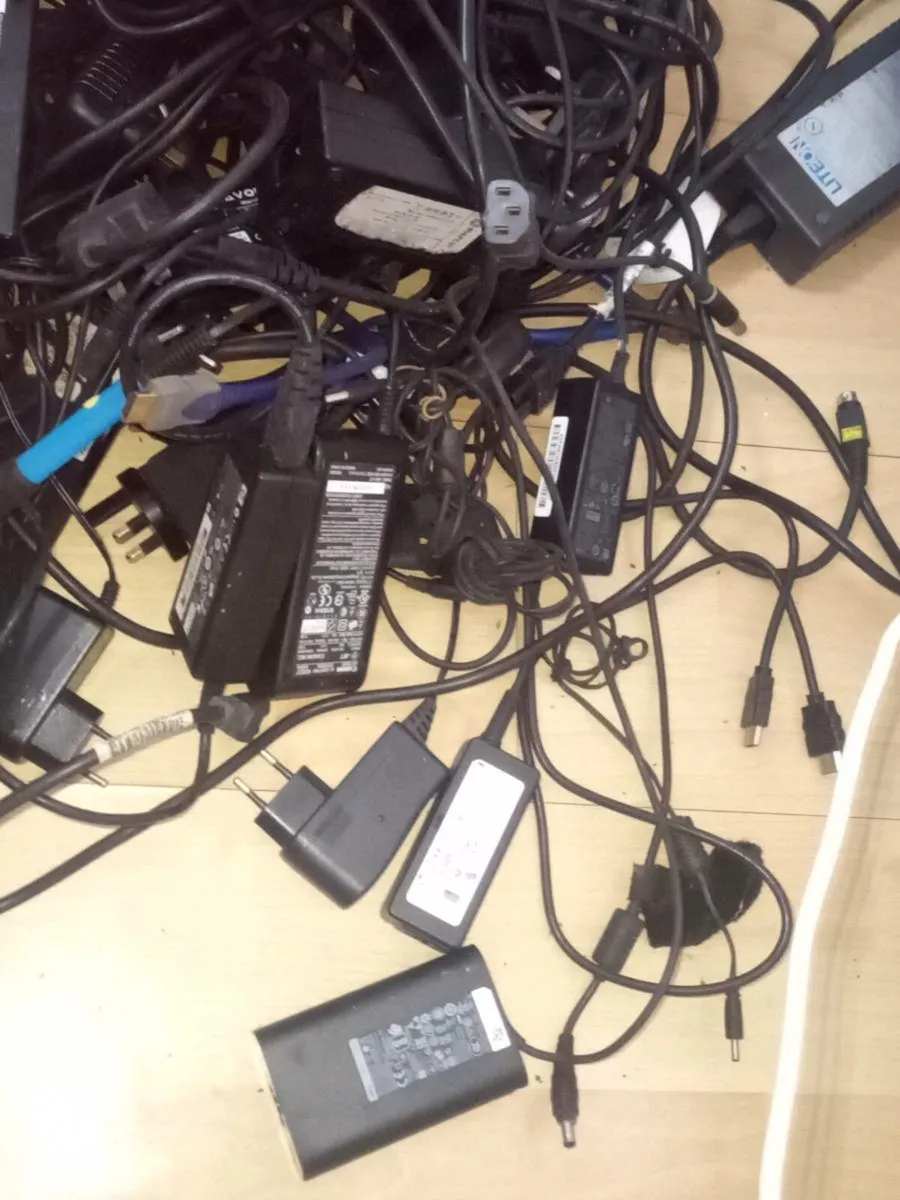 Laptop chargers - Image 4