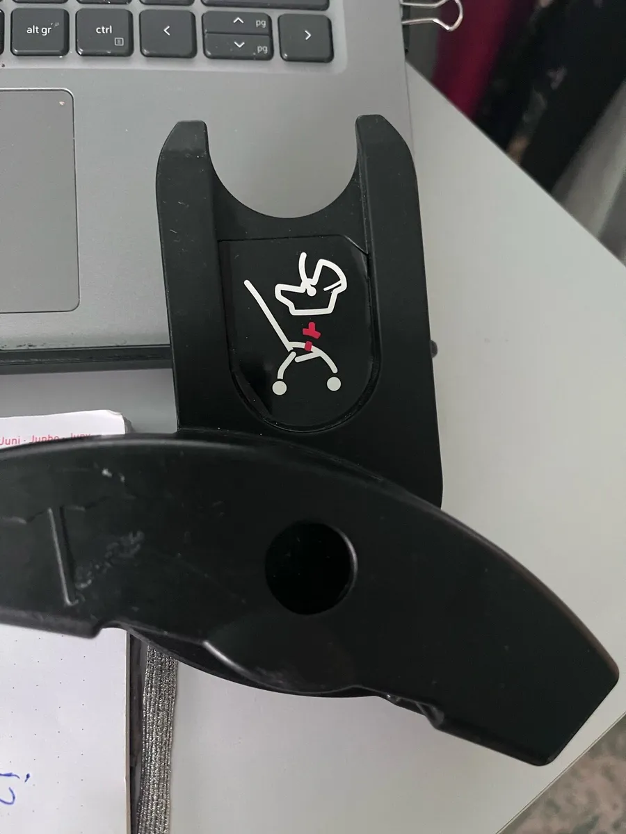 1 x yo-yo car seat adapter - Image 1