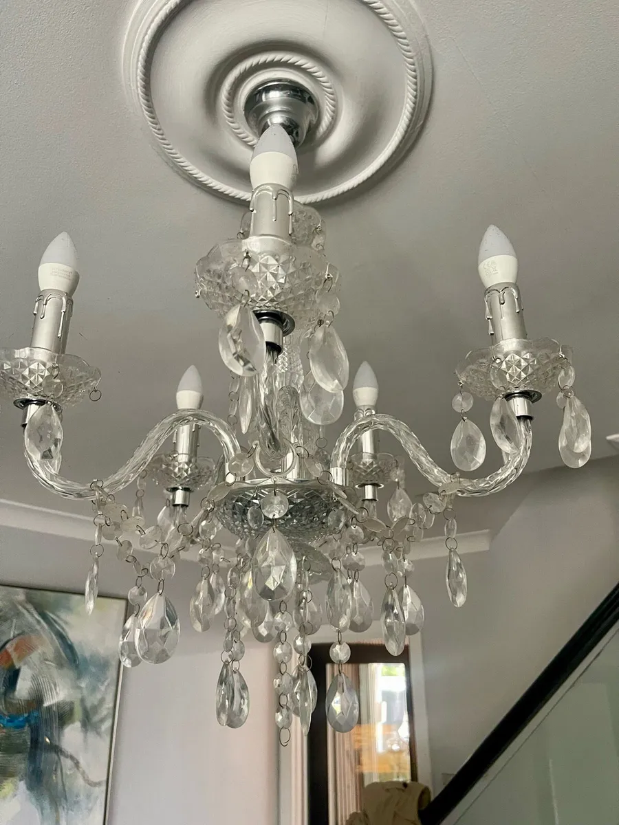 2  Matching Chandeliers 5 candle lights - Image 1