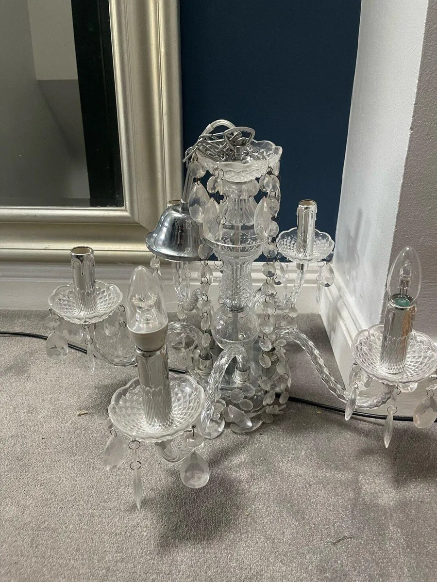 2  Matching Chandeliers 5 candle lights - Image 2