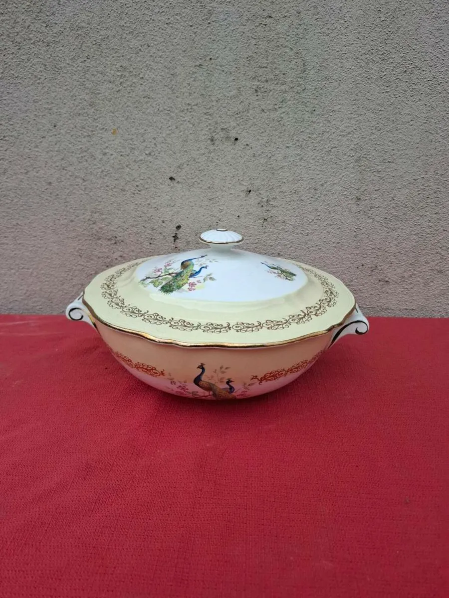 Yellow ceramic soup tureen possible to post