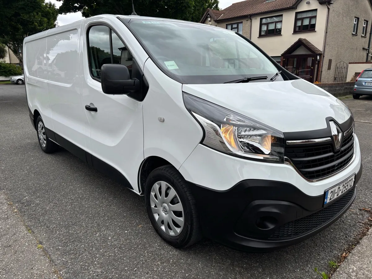 Renault Trafic LL30 Immaculate van NO VAT - Image 1