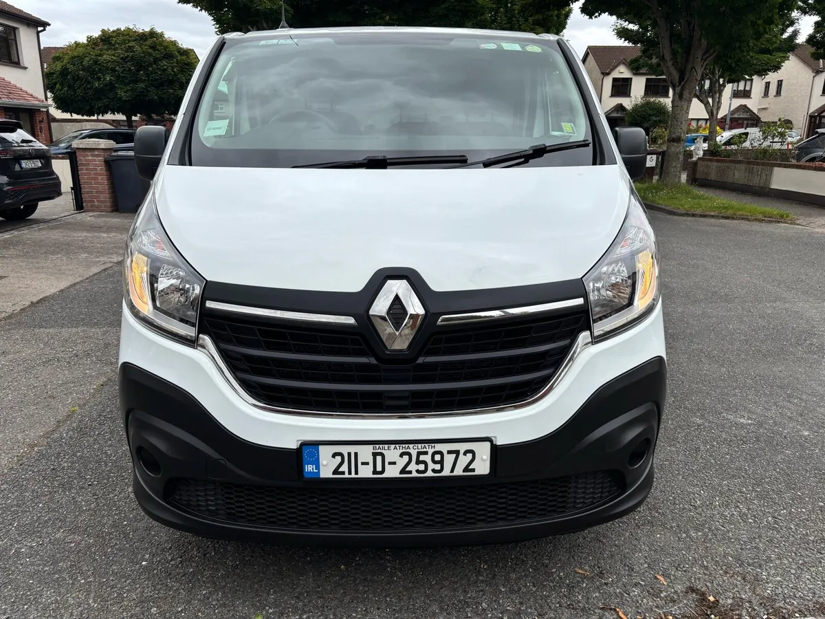 Renault Trafic LL30 Immaculate van NO VAT - Image 2