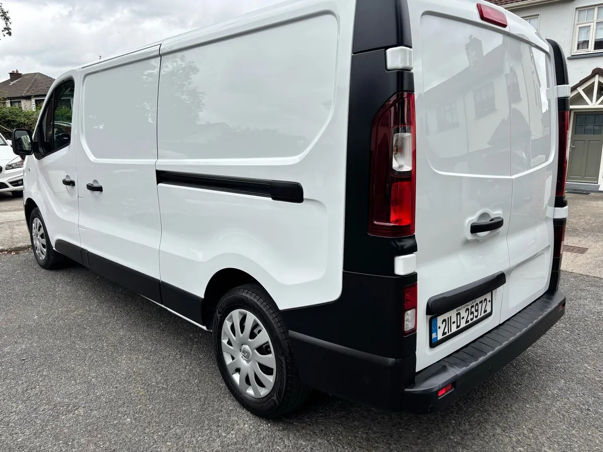 Renault Trafic LL30 Immaculate van NO VAT - Image 4