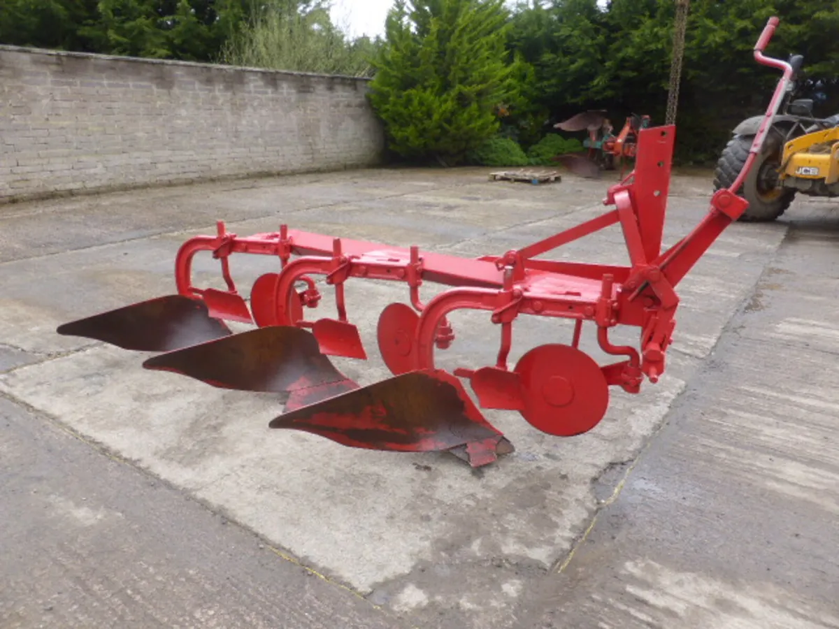 Massey Ferguson 3 Furrow Conventional Plough - Image 2