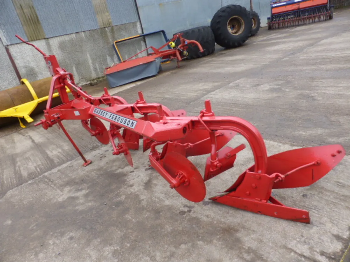 Massey Ferguson 3 Furrow Conventional Plough - Image 4