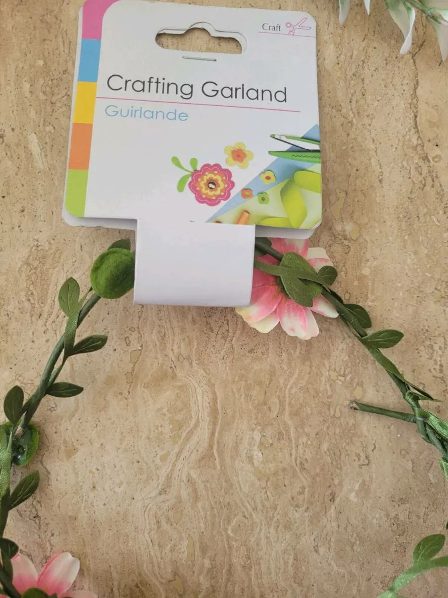 Pink daisy garland - Image 2