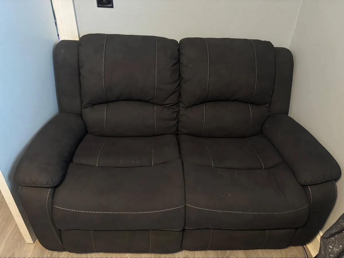 Sofa 3 piece FOR SALE ! Reclinable* - Image 2