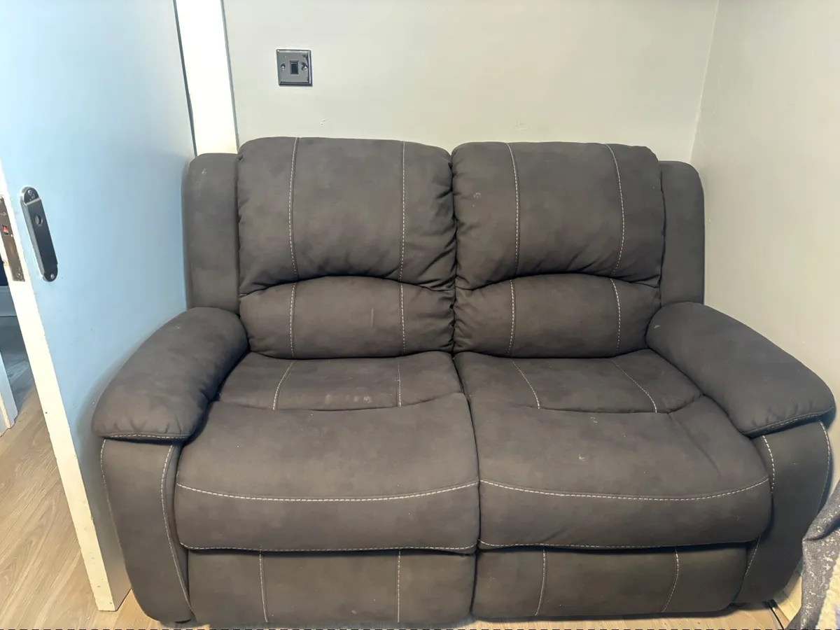 Sofa 3 piece FOR SALE ! Reclinable* - Image 3