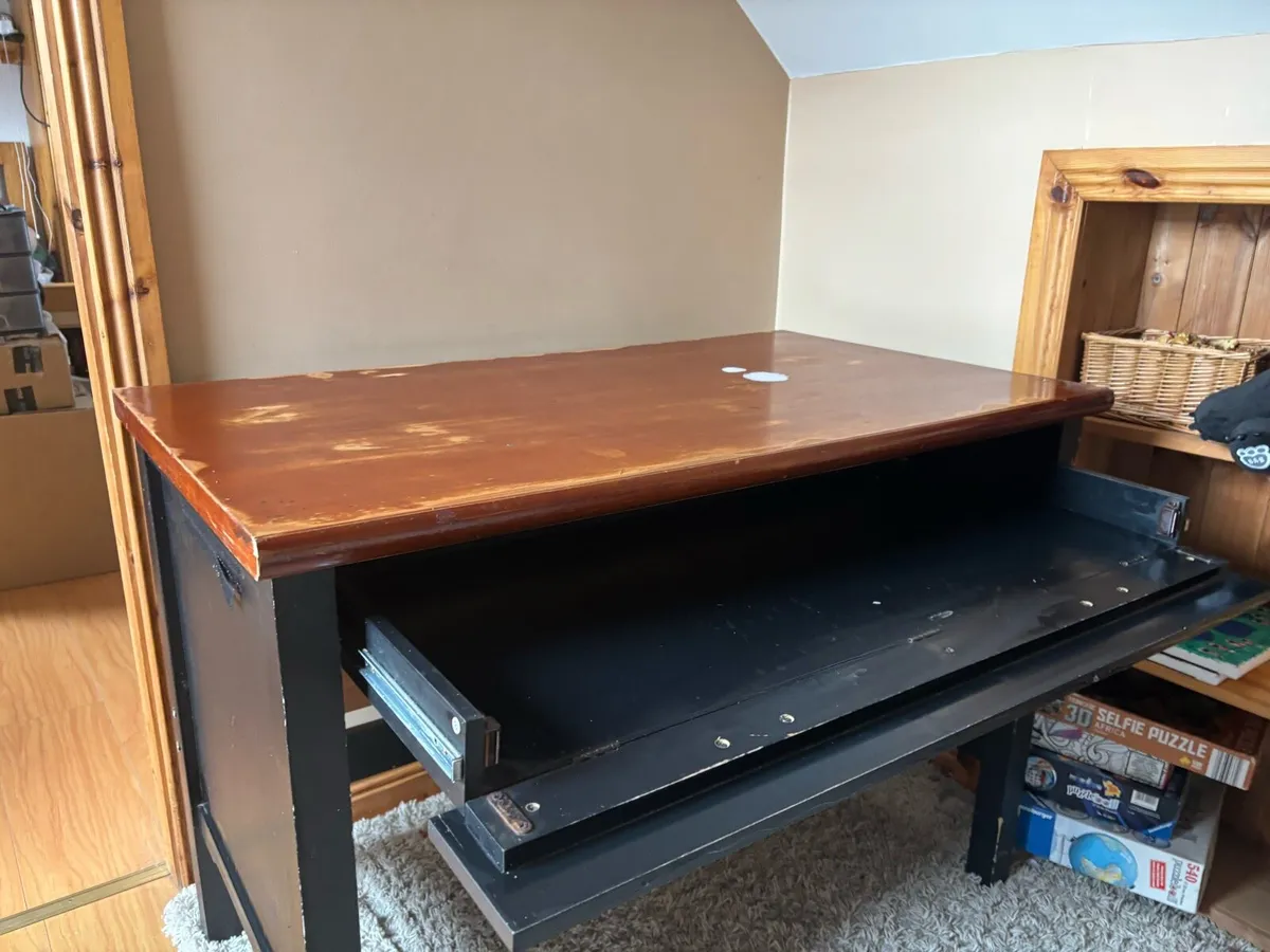 Desk - Image 4