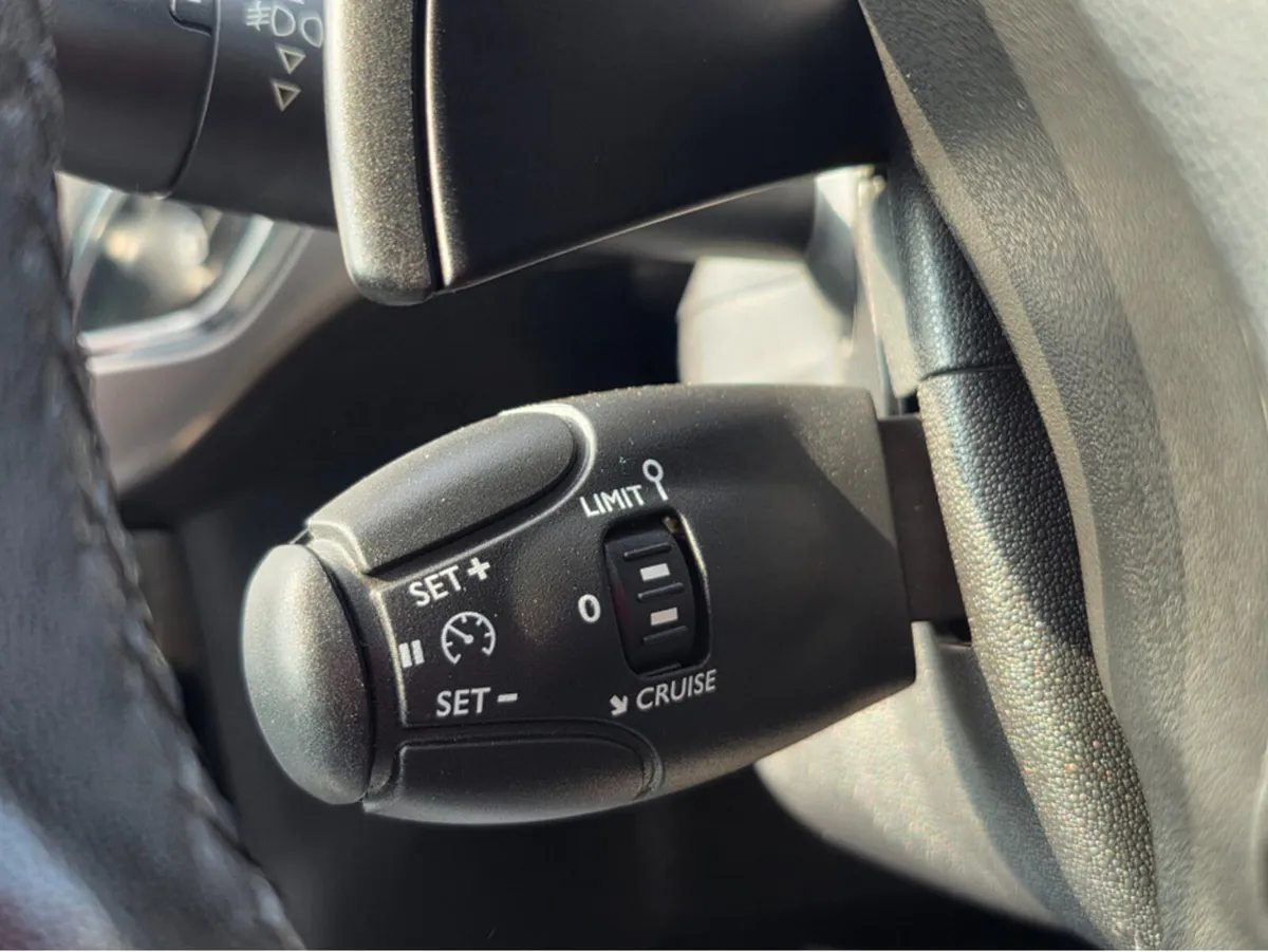 Citroen C3 (152 REG ) 1.2 FULL MOON ROOF PACK LEAT - Image 4