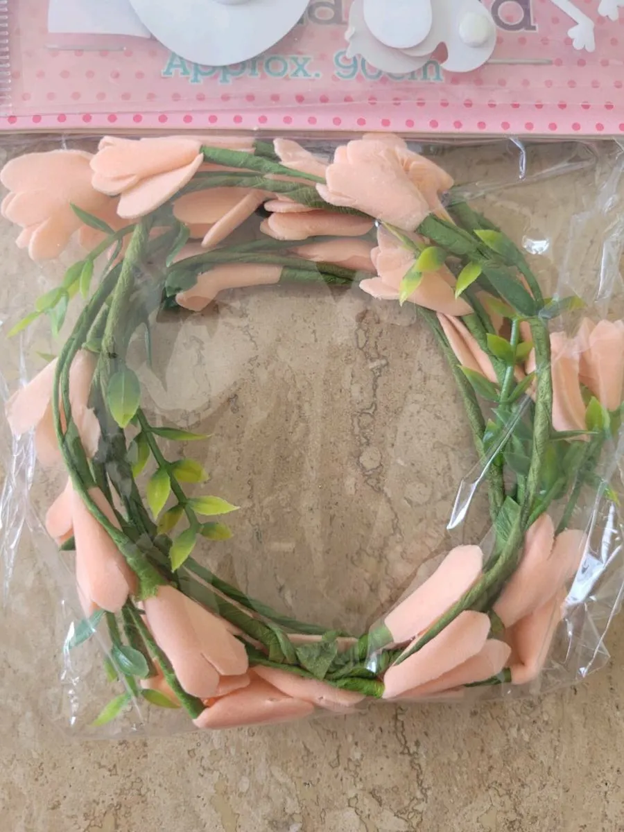 Peach flower garland new - Image 1