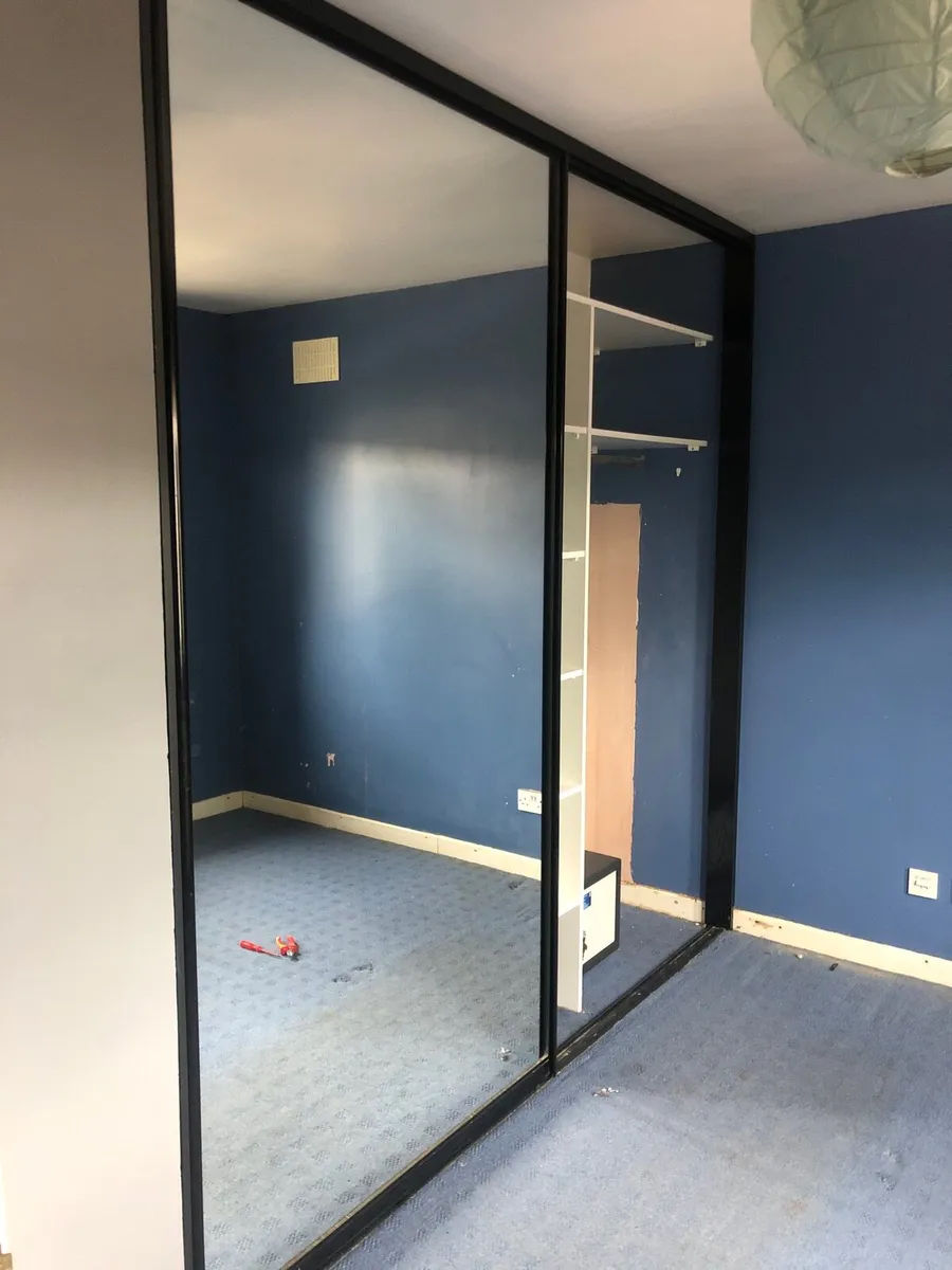 Sliding wardrobe doors. - Image 3