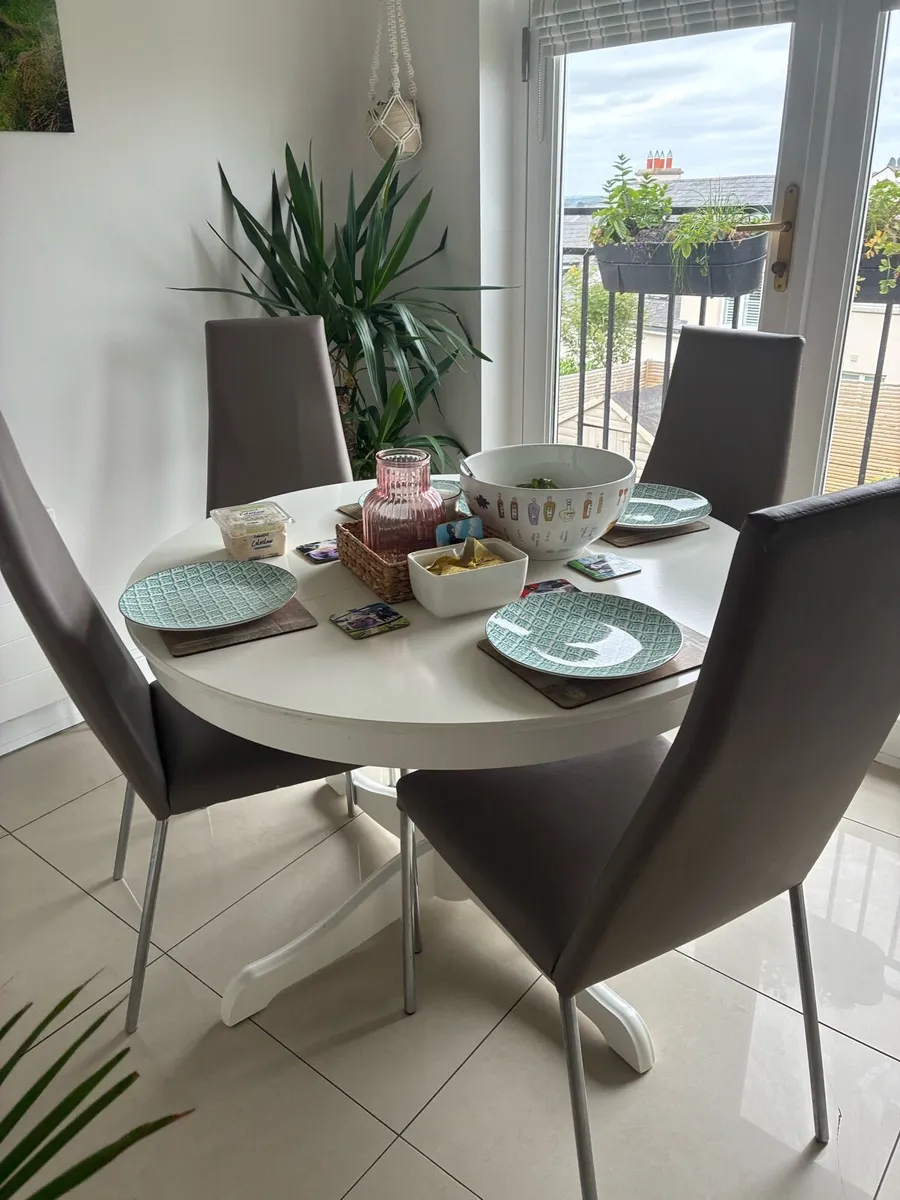 IKEA expandable round kitchen table and four chair - Image 1