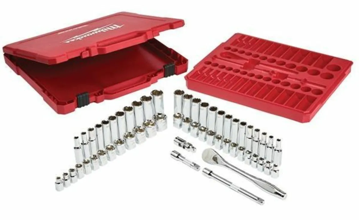 Milwaukee 3/8in Ratcheting Socket Set - Image 2