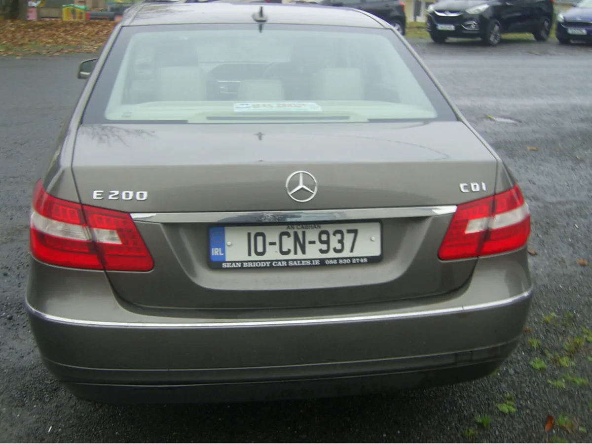 Mercedes-Benz E-Class 200 CDI BLUE EFFICIENCY ELEG - Image 4
