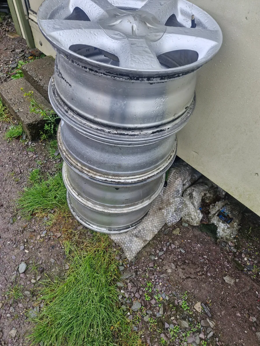 20015 ISUZU DMAX ALLOYS WITH CAPS 17 INCH - Image 2