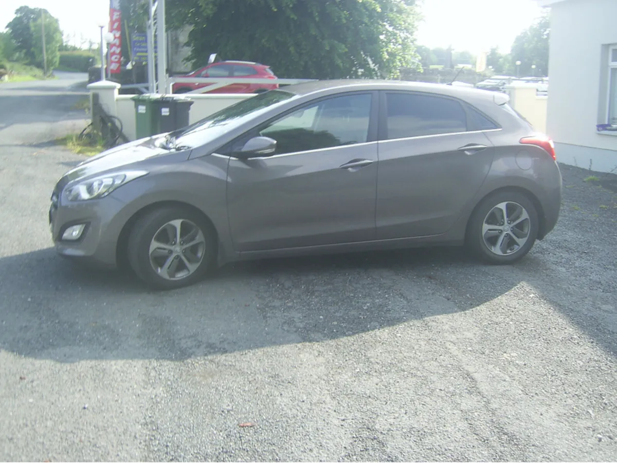 Hyundai i30 1.6 DELUXE 5DR - Image 3