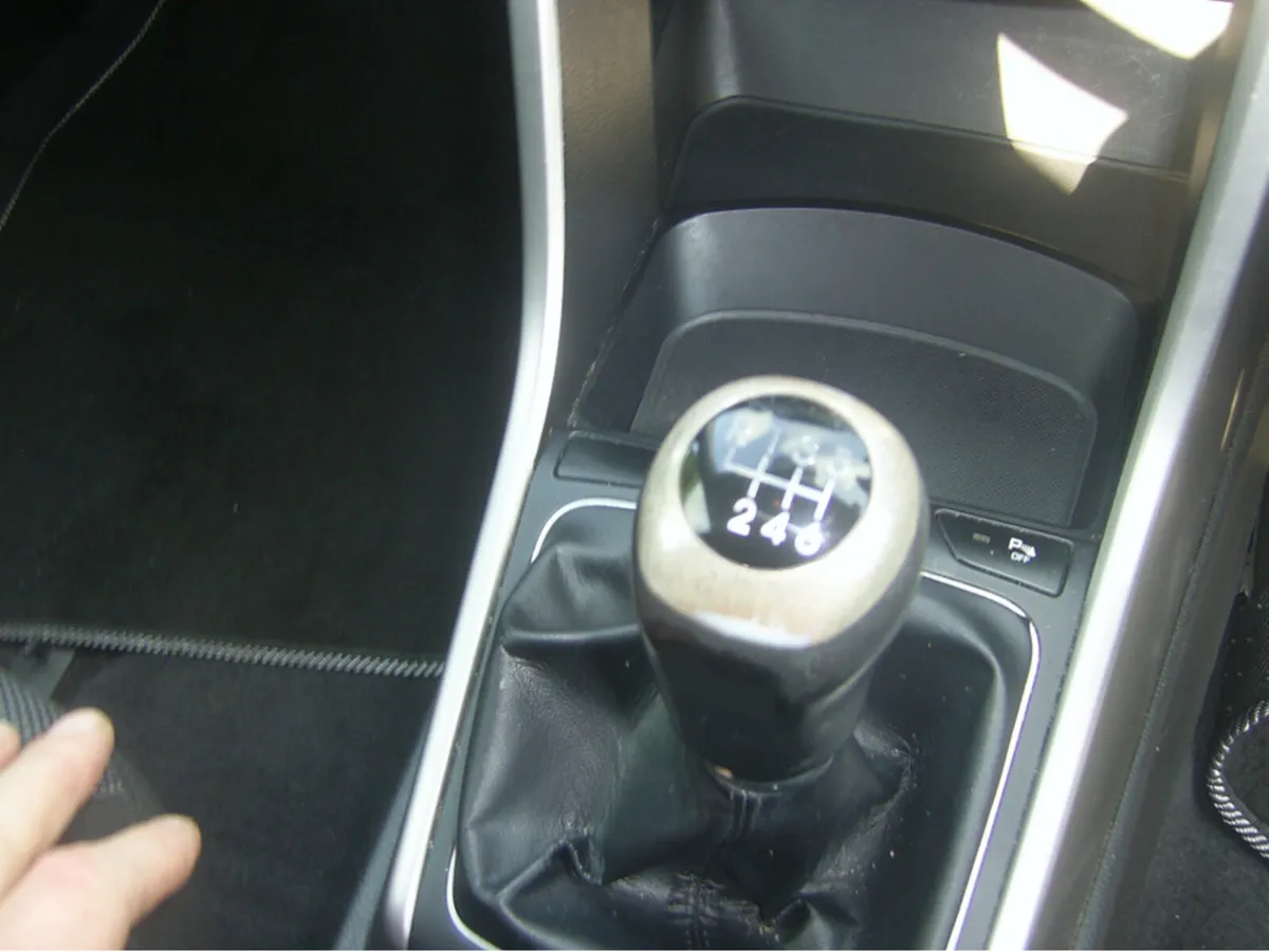 Hyundai i30 1.6 DELUXE 5DR - Image 4