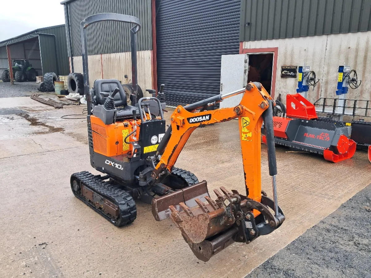 Doosan 1 ton micro digger - Image 3