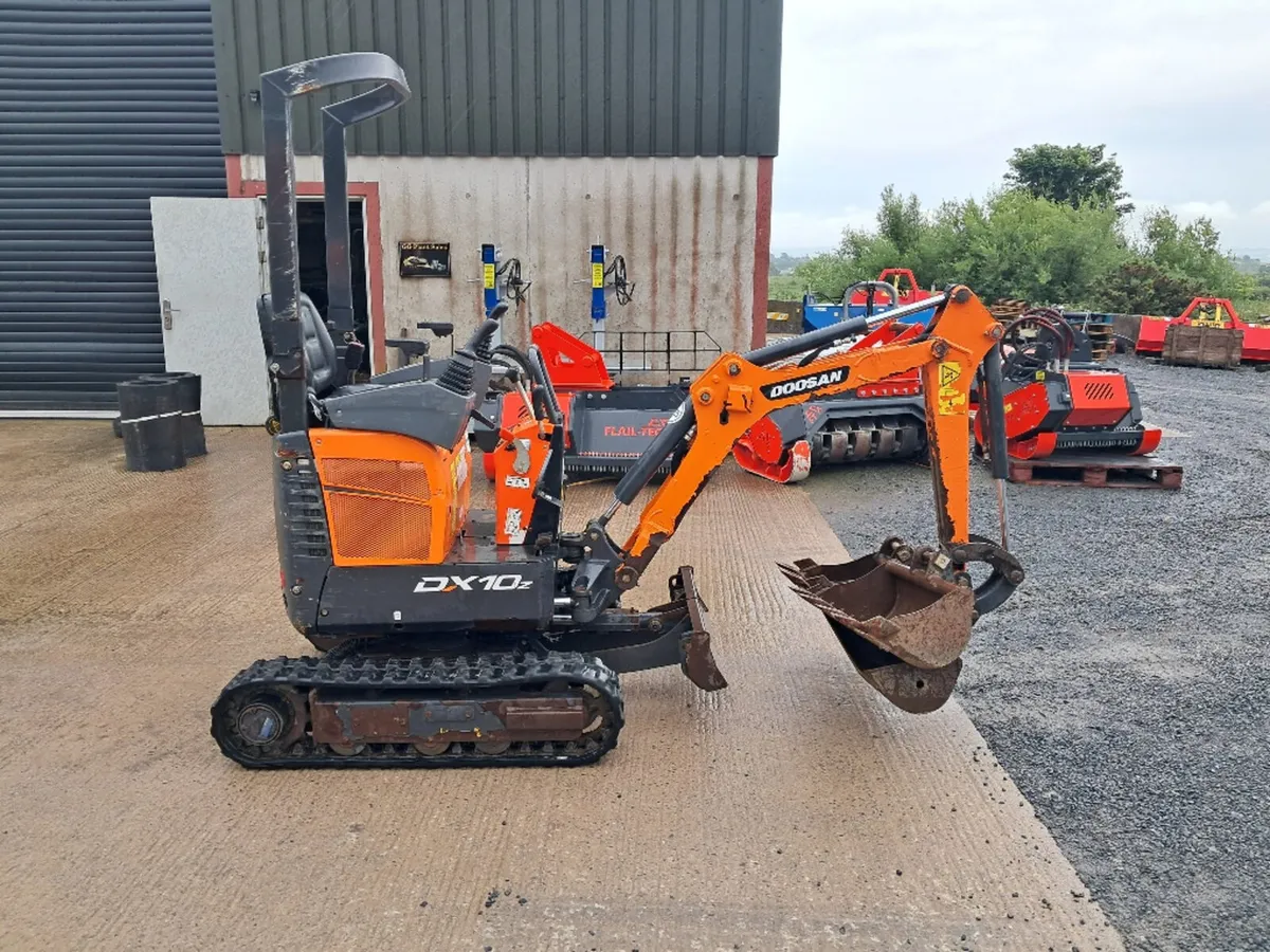 Doosan 1 ton micro digger - Image 4