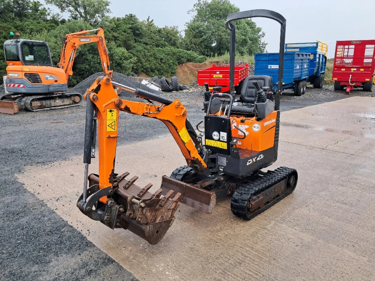 Doosan 1 ton micro digger - Image 2