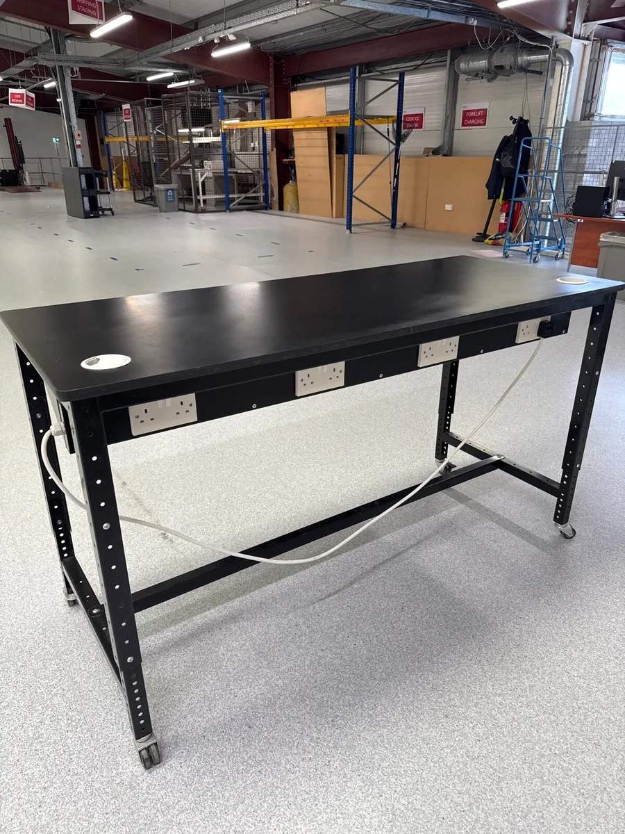 Workstation / Desk with sockets - Image 1