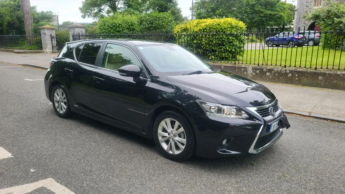 Lexus CT 200 Hybrid - Image 1