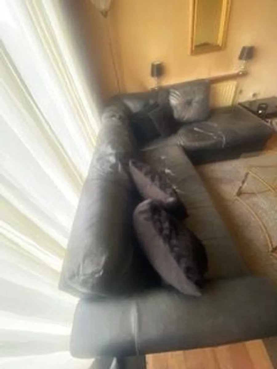 Black leather suite - Image 4