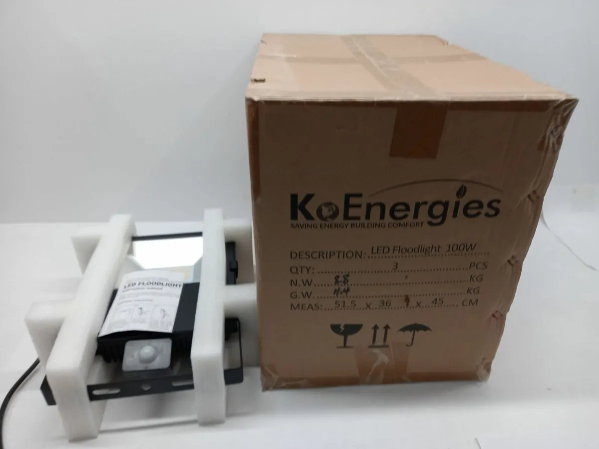 Online Auction Of A Led Floodlight & More! - Image 1
