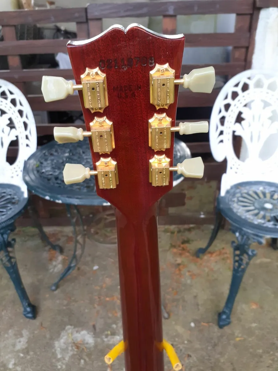 Gibson guitar - Image 3