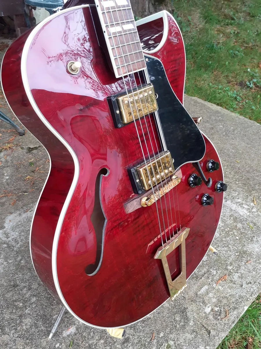 Gibson guitar - Image 4