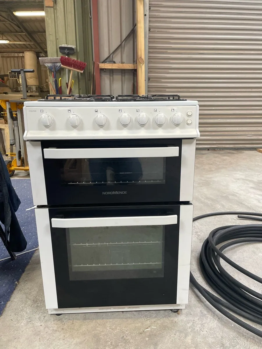 Gas cooker - Image 1