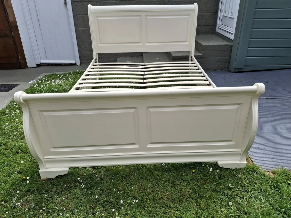 Sleigh bed - Image 1