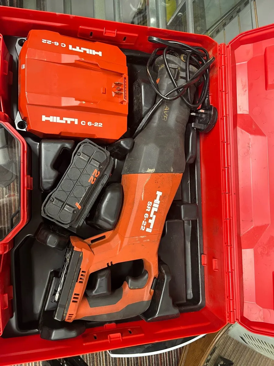 Hilti Rec Saw with Battery and Charger - Image 1