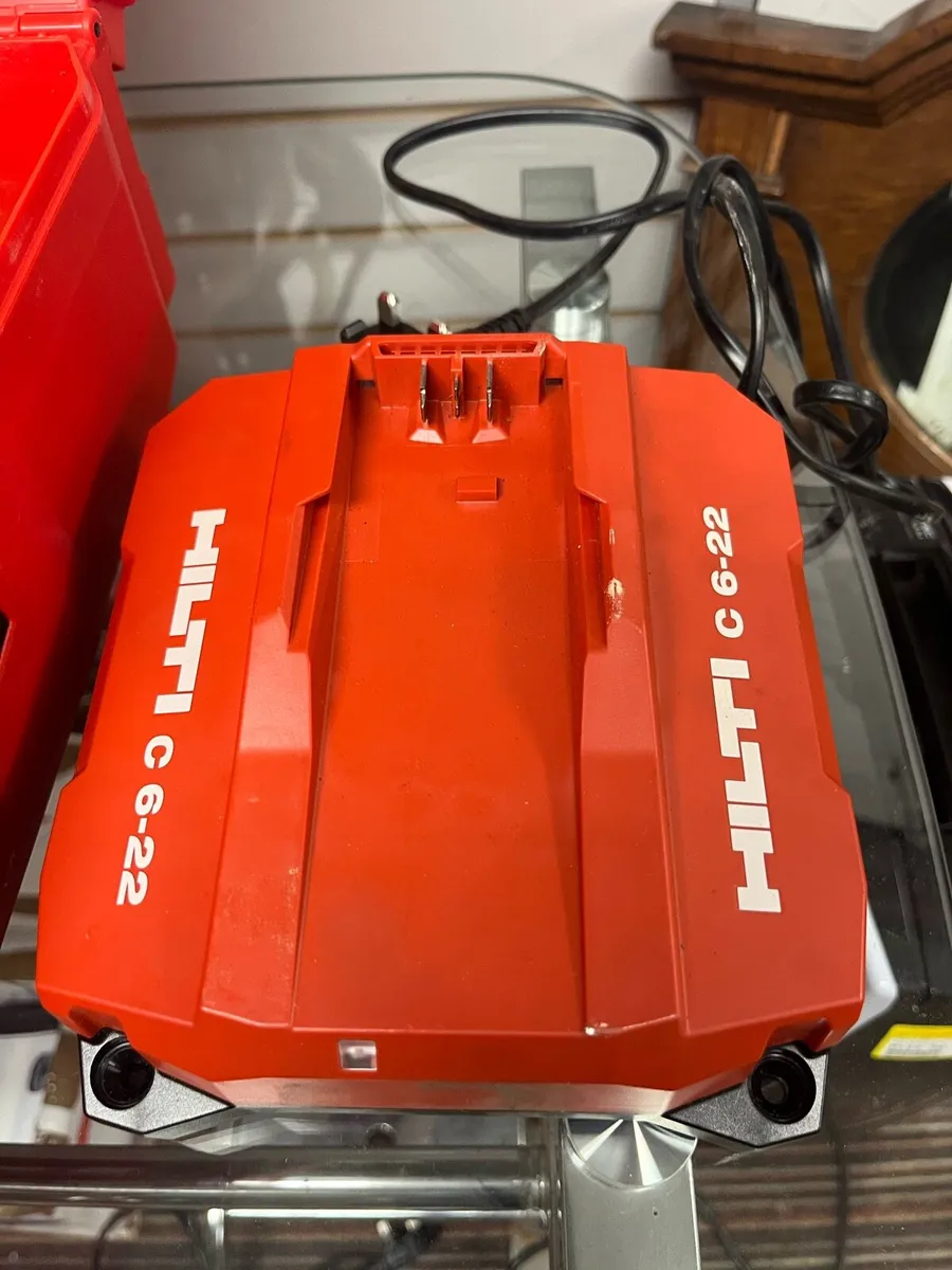 Hilti Rec Saw with Battery and Charger - Image 4