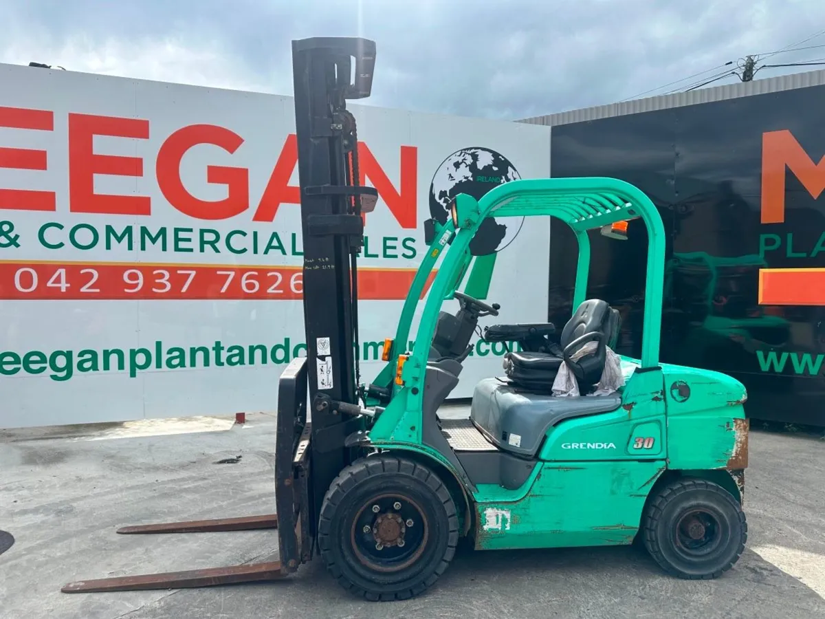 2009 MITSUBISHI 3 TON FORKLIFT....3 STAGE MAST - Image 3