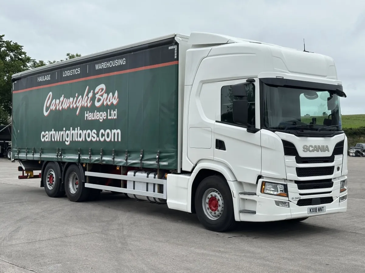 2018 (18) SCANIA G320 26 TON 6X2 CURTAINSIDER - Image 1