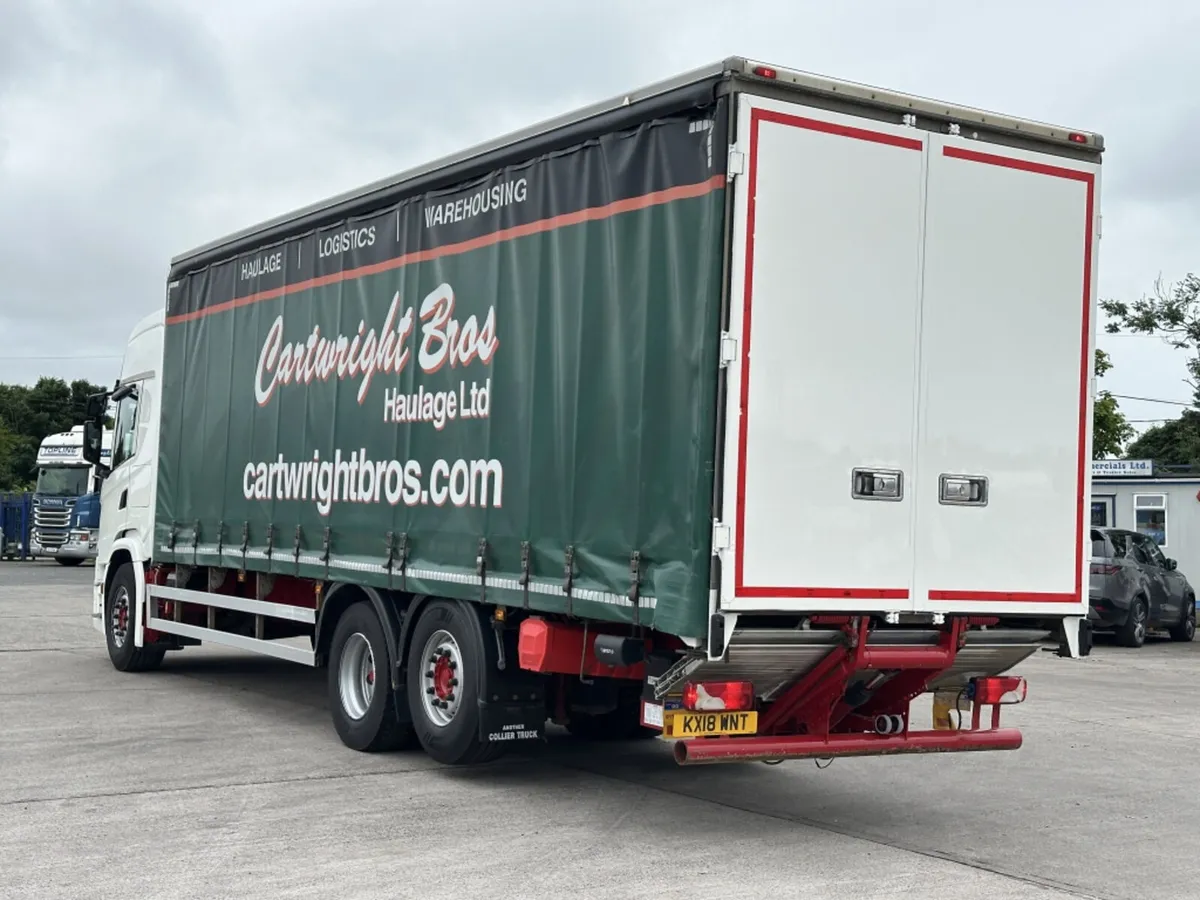 2018 (18) SCANIA G320 26 TON 6X2 CURTAINSIDER - Image 4