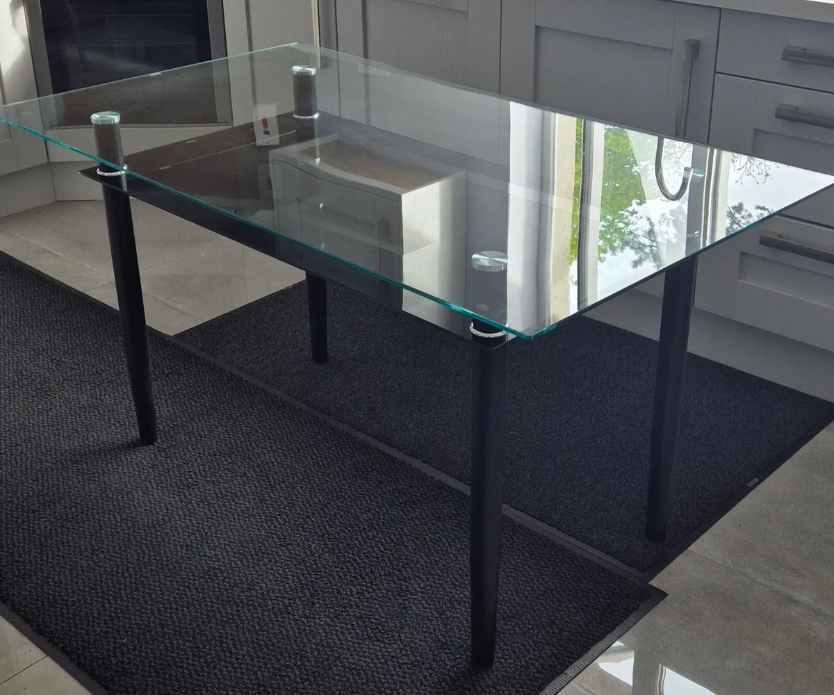 Glass  table  brand  new - Image 2