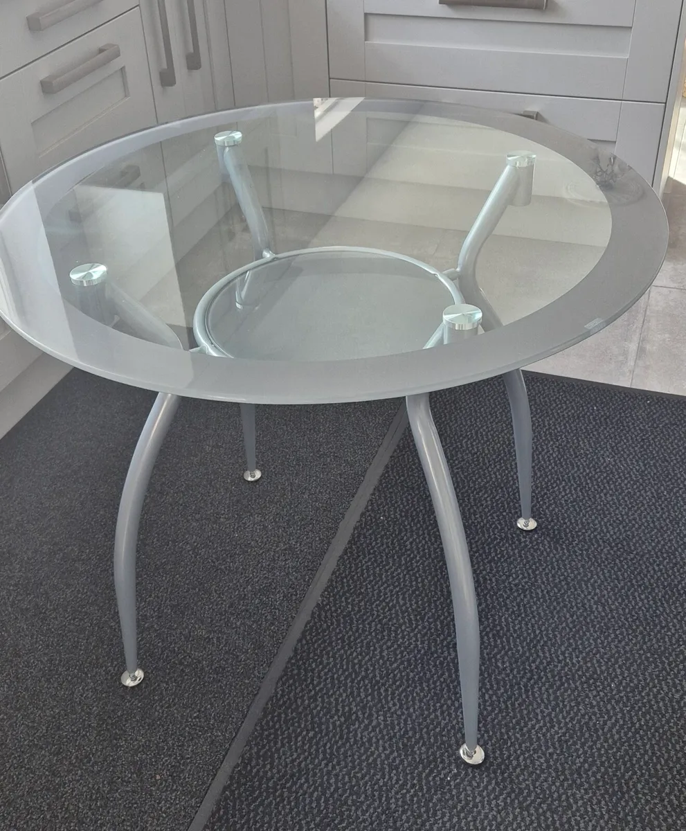 Glass table brand new - Image 4
