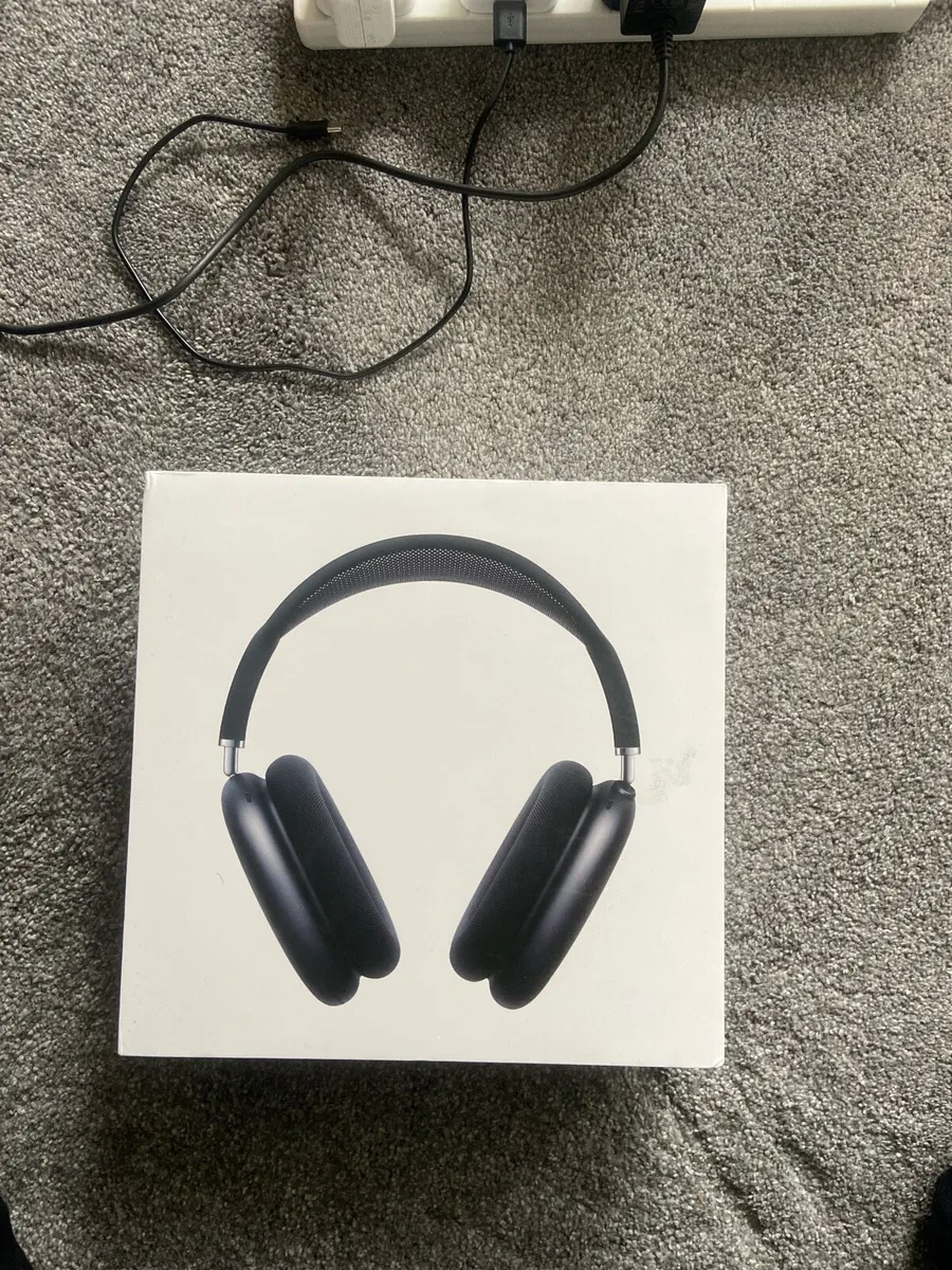 Black Airpods Max - Image 2