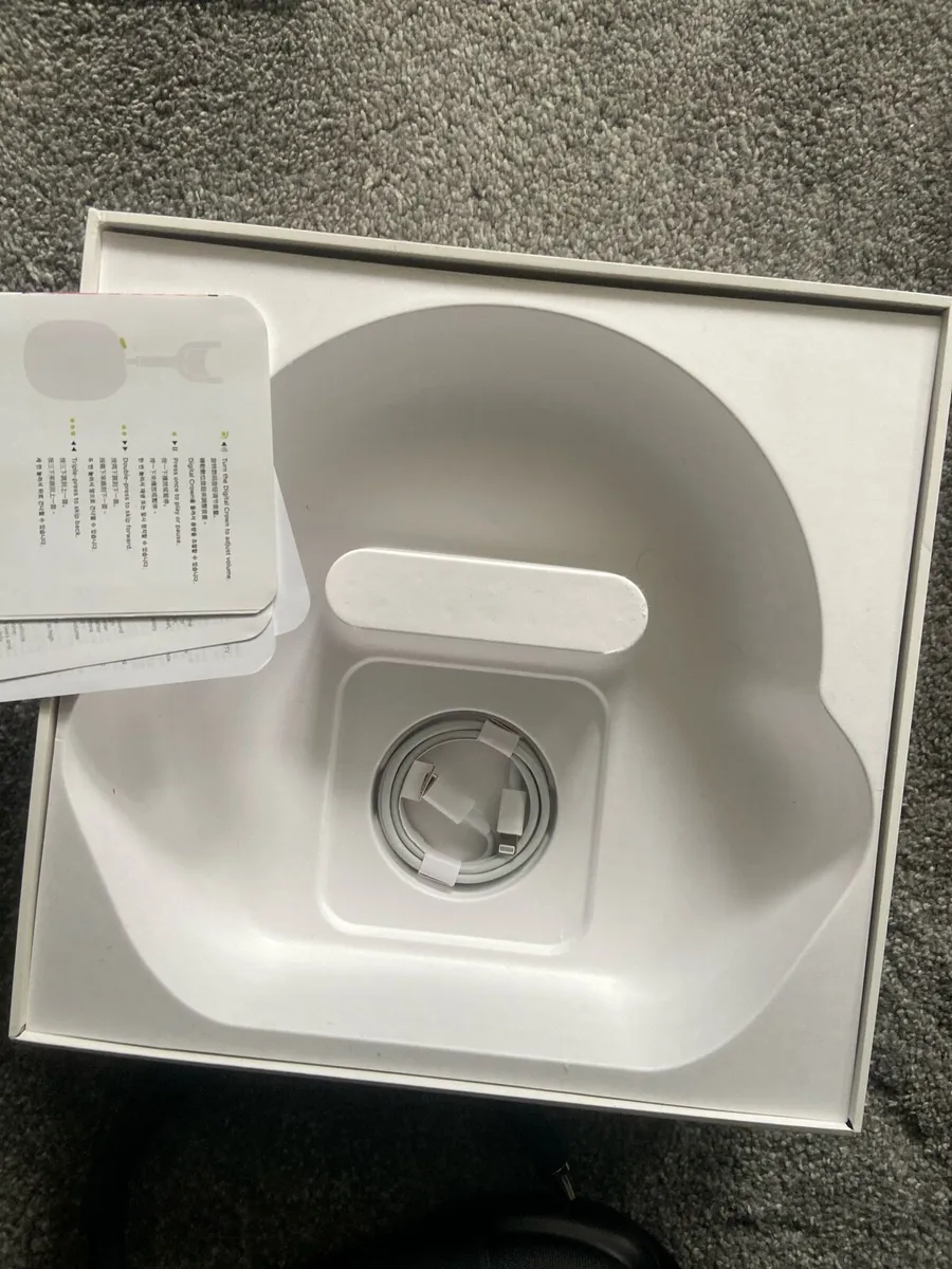 Black Airpods Max - Image 3