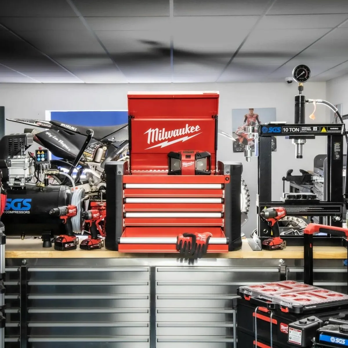 Milwaukee steel storage top set