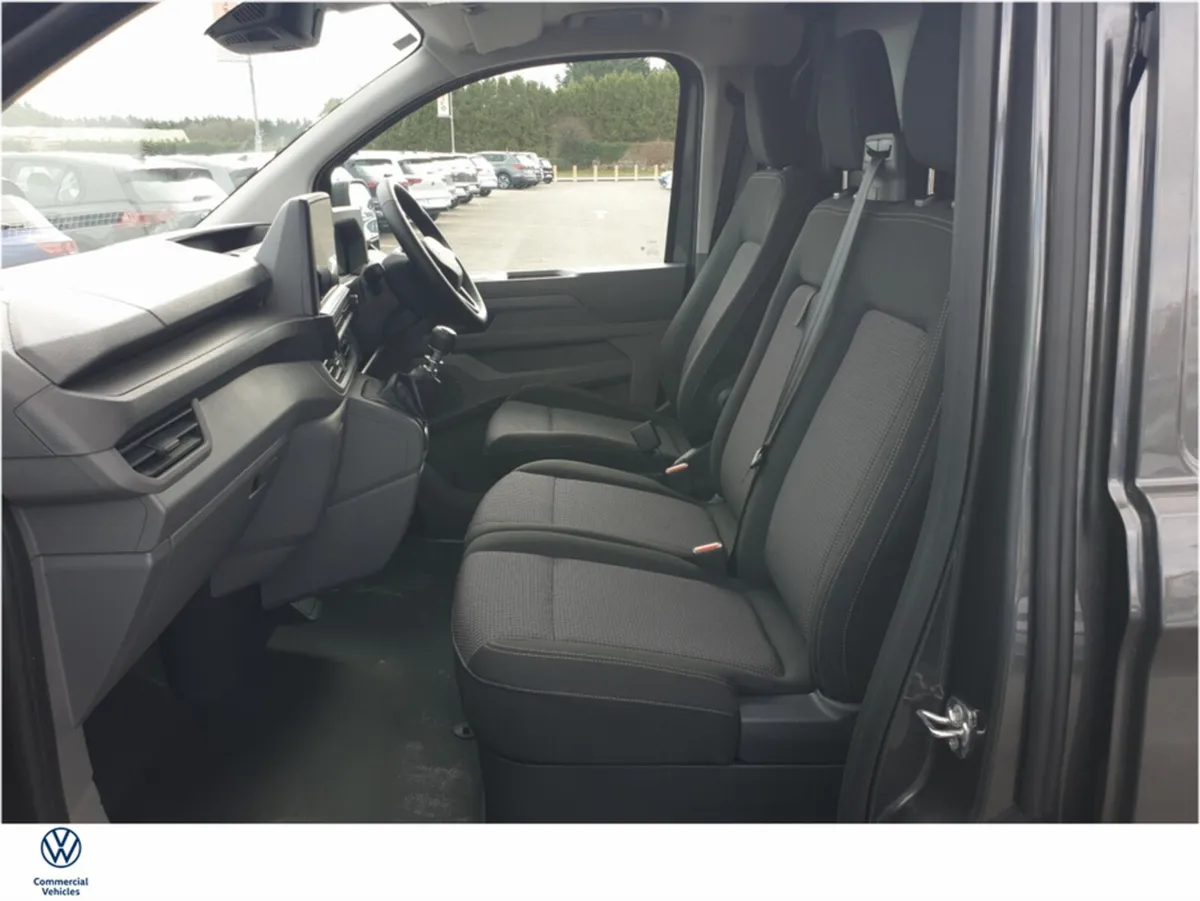 Volkswagen Transporter VAN SHORT WHEEL BASE TRENDL - Image 4