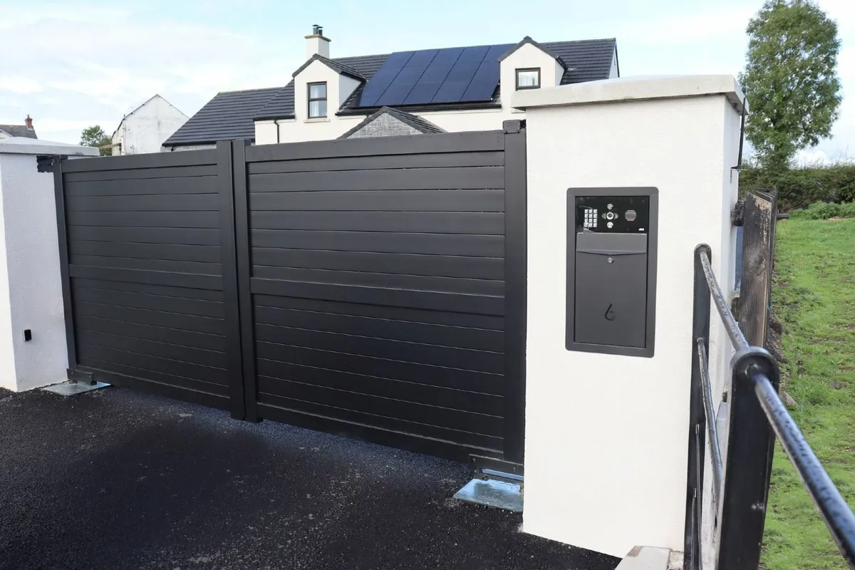 Aluminium Driveway House Entrance Gates - Image 1